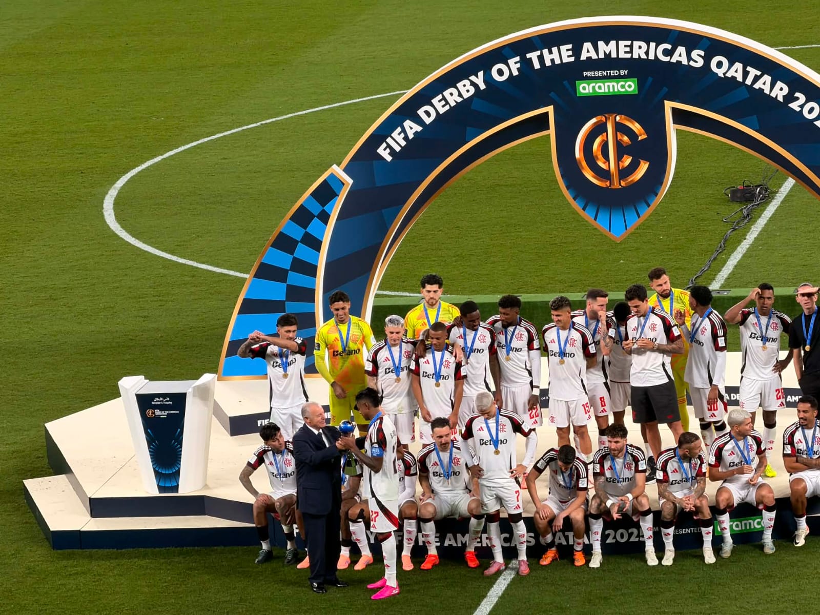 كأس إنتركونتيننتال.. أبو ريدة يسلّم فلامنجو البرازيلي كأس ديربي الأمريكتين 1 كأس إنتركونتيننتال.. أبو ريدة يسلّم فلامنجو البرازيلي كأس ديربي الأمريكتين