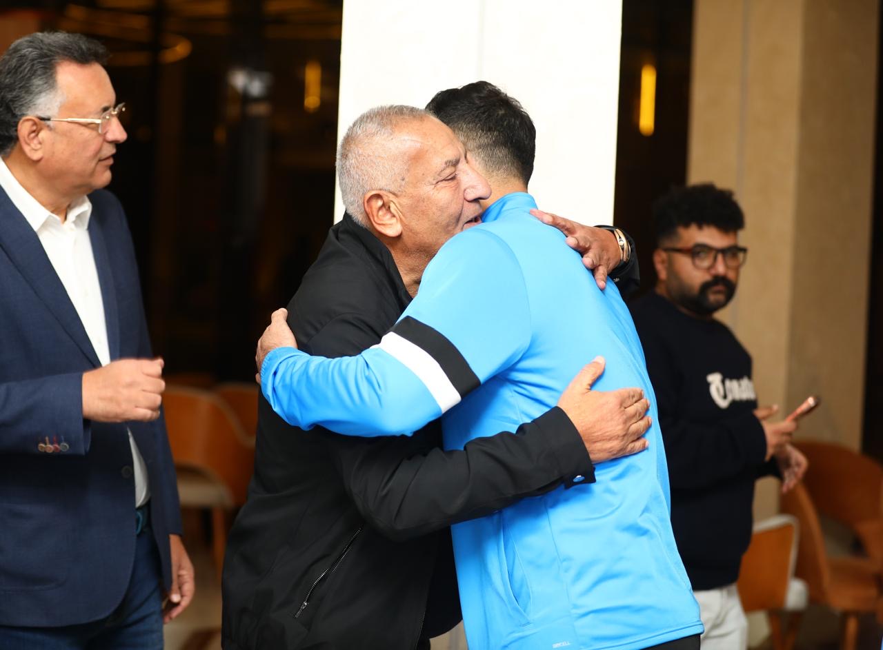 كامل أبو علي يزور معسكر المصرى ويجتمع بالجهاز الفني واللاعبين 1 كامل أبو علي يزور معسكر المصرى ويجتمع بالجهاز الفني واللاعبين