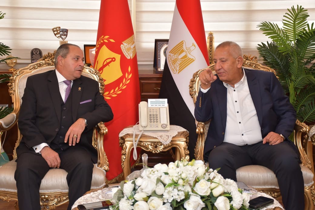 محافظ بورسعيد يجتمع ب كامل أبو علي لمتابعة تطورات النادي المصري 1 محافظ بورسعيد يجتمع ب كامل أبو علي لمتابعة تطورات النادي المصري