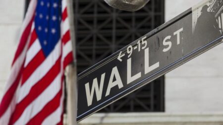 «وول ستريت» تفتتح على ارتفاع مدعومة بتعافي التكنولوجيا وقفزة لأسهم الطاقة بعد ضربة فنزويلا