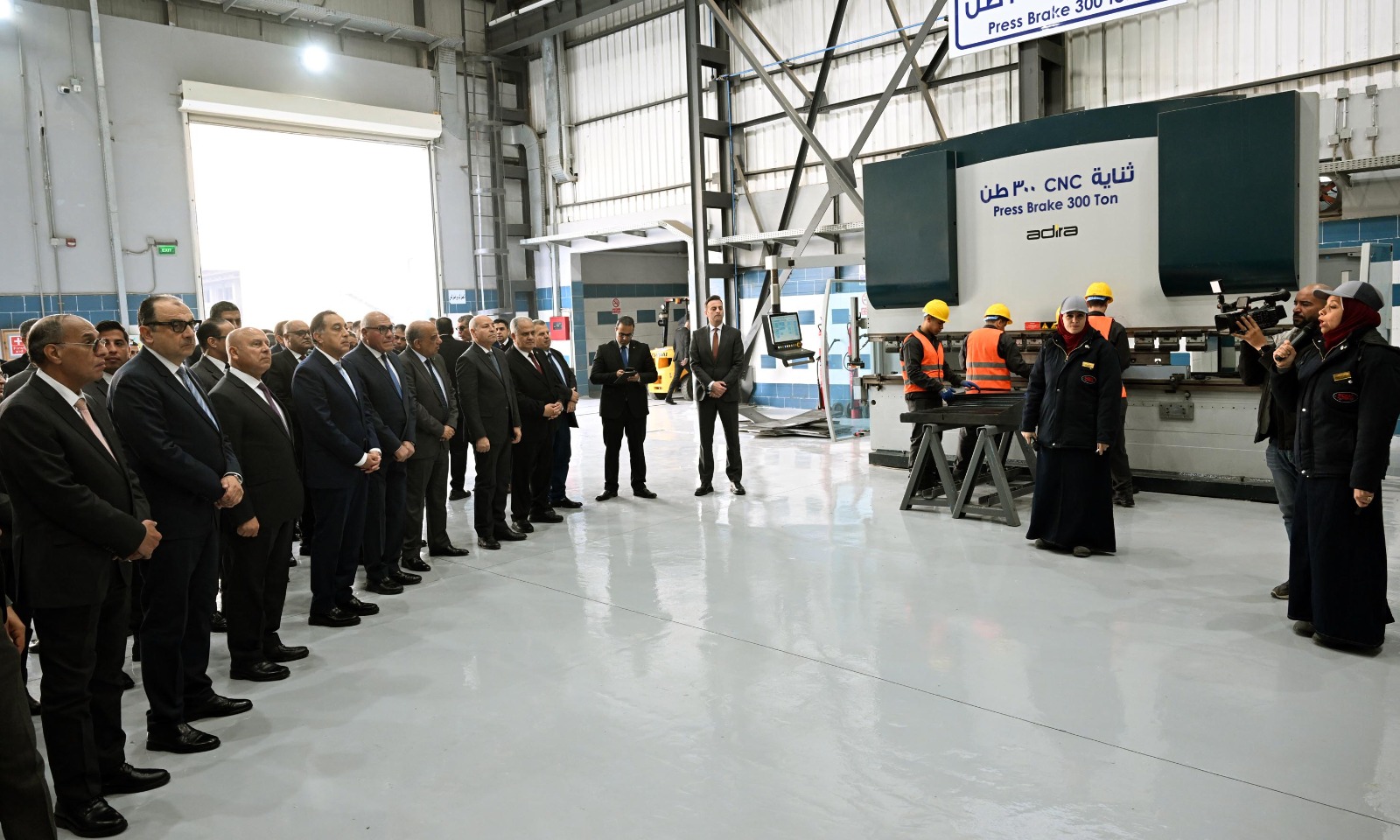 جولة تفقدية لرئيس الوزراء في عدد من أقسام مصنع "سيماف" بحلوان.. إنهاء وتسليم 10 قطارات مترو أنفاق مكيفة بإجمالي 80 عربة للخط الثالث بالقاهرة 7 جولة تفقدية لرئيس الوزراء في عدد من أقسام مصنع "سيماف" بحلوان.. إنهاء وتسليم 10 قطارات مترو أنفاق مكيفة بإجمالي 80 عربة للخط الثالث بالقاهرة