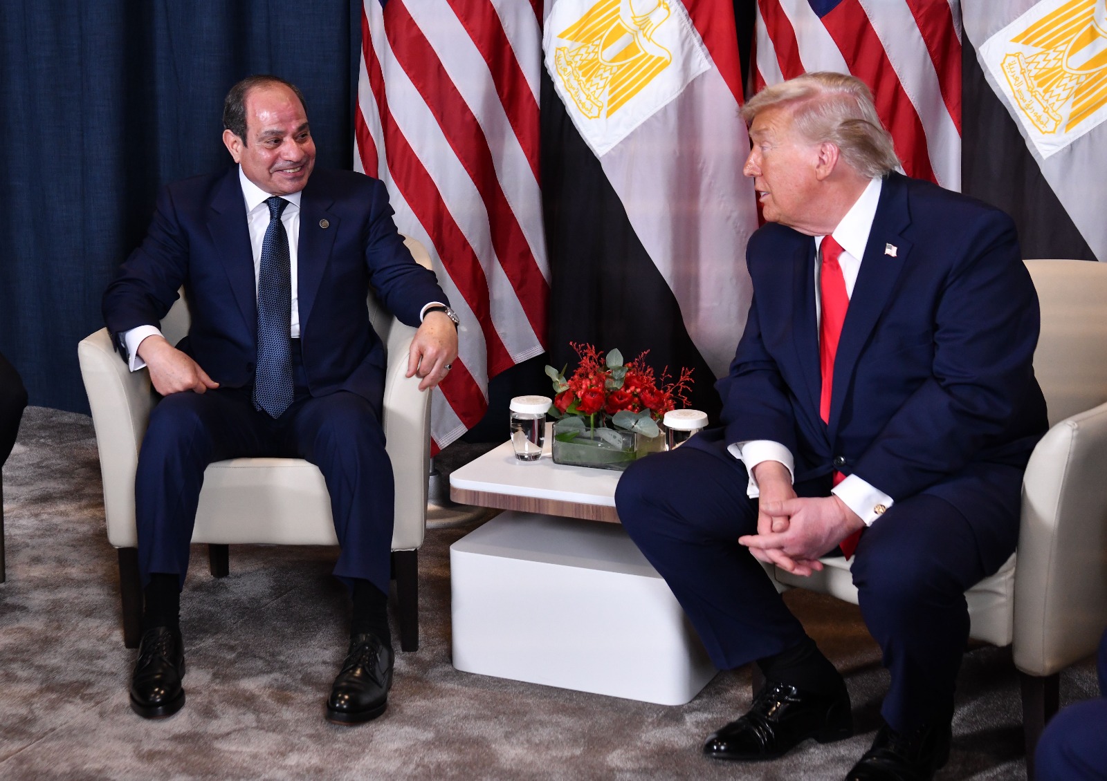 5 صور ترصد لقاء السيسي وترامب بــ" دافوس "