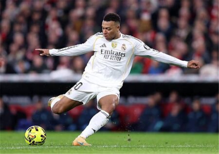 تطورات موقف مبابي وأرنولد من اللحاق بـ كأس السوبر الإسباني