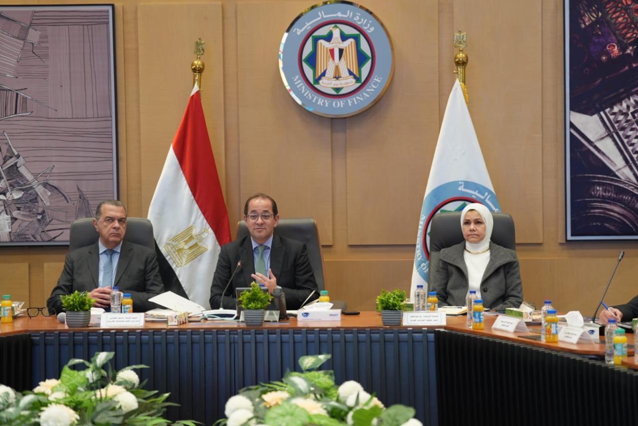 تحفيز القطاع الخاص على النمو من خلال توسيع القاعدة الضريبية