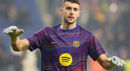 بأوراق نقدية وفأر.. إهانات ضد خوان جارسيا في مباراة برشلونة وإسبانيول بأوراق نقدية وفأر.. إهانات ضد خوان جارسيا في مباراة برشلونة وإسبانيول