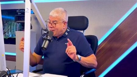 شوبير ينفجر: الأهلي في أزمة بعد خسارة 8 ملايين دولار.. والجماهير عليها عفريت شوبير ينفجر: الأهلي في أزمة بعد خسارة 8 ملايين دولار.. والجماهير عليها عفريت