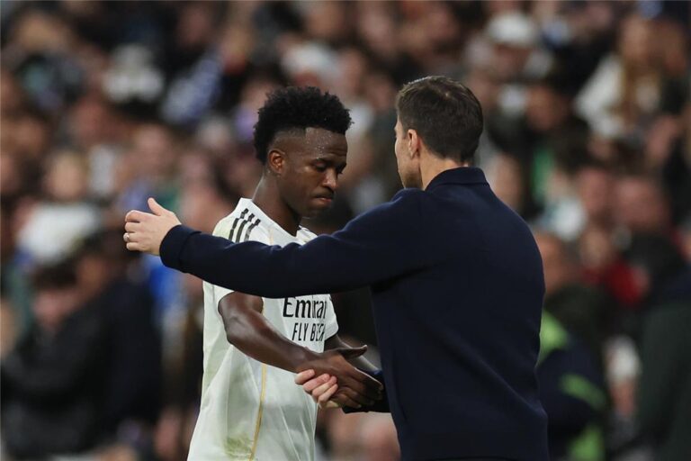 رد فعل غاضب من ألونسو تجاه فينيسيوس في مباراة ريال مدريد وريال بيتيس