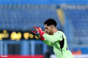 هل تلقى مصطفى شوبير عرضًا سعوديًا للرحيل عن الأهلي؟.. والده يكشف التفاصيل