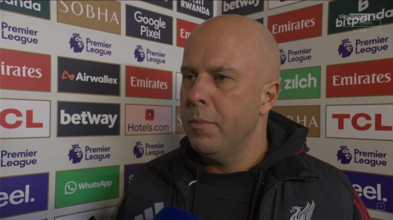 سلوت يوضح سبب غياب هوجو إيكتيكي عن مباراة آرسنال