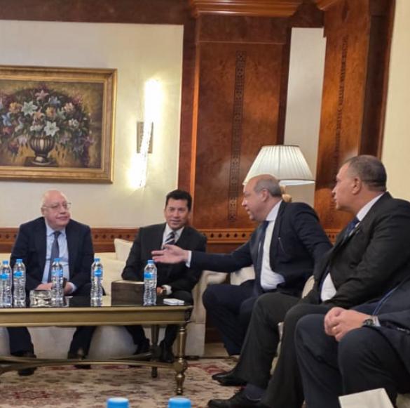 جمارك مطار القاهرة تنهي إجراءات دخول وخروج كأس العالم 5 جمارك مطار القاهرة تنهي إجراءات دخول وخروج كأس العالم