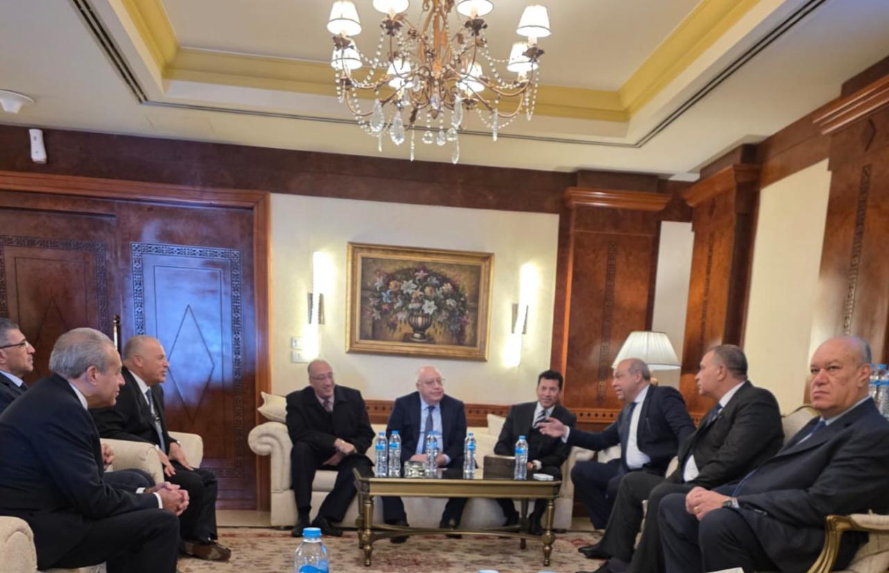 جمارك مطار القاهرة تنهي إجراءات دخول وخروج كأس العالم 4 جمارك مطار القاهرة تنهي إجراءات دخول وخروج كأس العالم