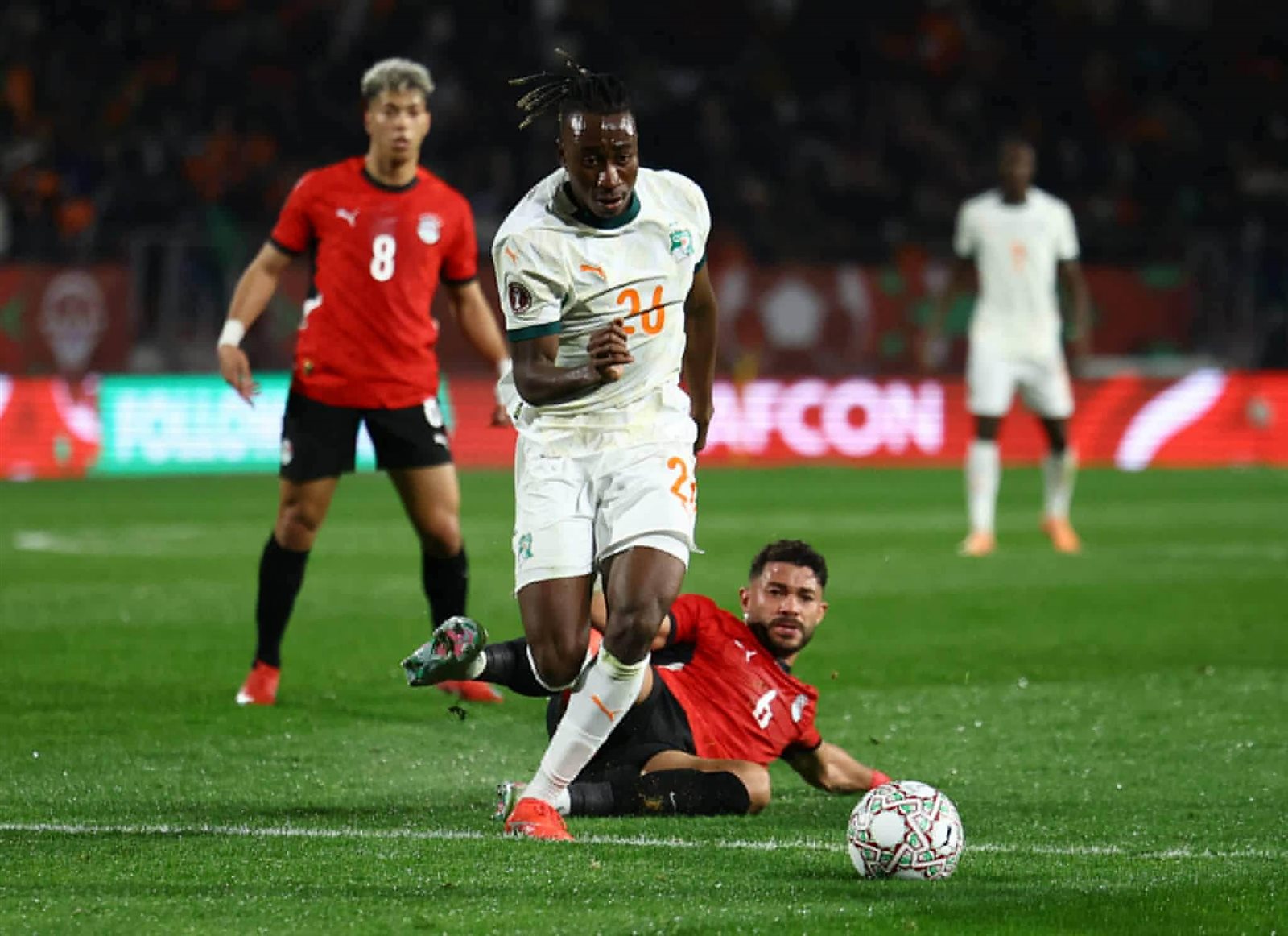 منتخب مصر يتأهل إلي نصف نهائي كأس الأمم الإفريقية بعد الفوز علي كوت ديفوار 3-2.. صور