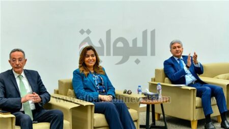 "عوض" و"فتحي" يتسلمان تقرير البصمة الكربونية لحفل الافتتاح الرسمي للمتحف المصري الكبير