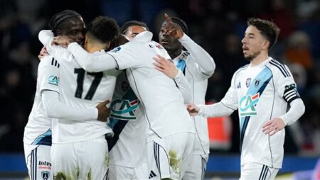 كأس فرنسا.. باريس إف سي يفجر مفاجأة ويقصي سان جيرمان من البطولة