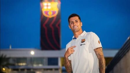 معارًا من الهلال.. برشلونة يضم جواو كانسيلو حتى نهاية الموسم