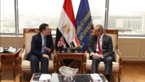 وزير الاتصالات يبحث مع سفير المملكة المتحدة تعزيز الاستثمارات البريطانية في التعهيد وتكنولوجيا المعلومات