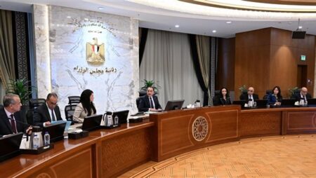 رئيس الوزراء يتابع ملف حصر التكلفة الاقتصادية لأعداد اللاجئين والمهاجرين المقيمين في مصر رئيس الوزراء يتابع ملف حصر التكلفة الاقتصادية لأعداد اللاجئين والمهاجرين المقيمين في مصر