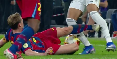 الإعلان عن عقوبة دي يونج بعد طرده في كلاسيكو برشلونة وريال مدريد