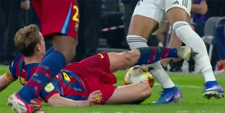 الإعلان عن عقوبة دي يونج بعد طرده في كلاسيكو برشلونة وريال مدريد