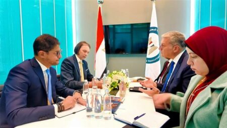 وزير البترول يبحث مع «شلمبرجير» التعاون في مجال المعادن ودعم التحول الطاقي