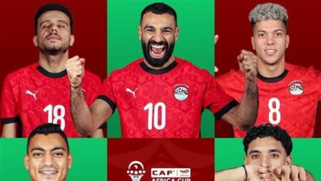 نجوم الكرة يتواصلون مع عملاء "أورنچ" لدعم المنتخب قبل مواجهة نصف النهائي