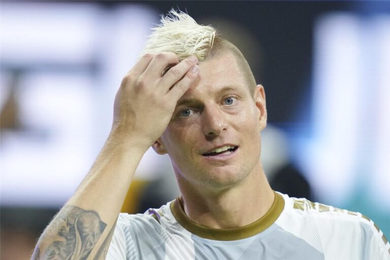 كروس يصدم جماهير برشلونة بعد التتويج بالسوبر الإسباني أمام ريال مدريد كروس يصدم جماهير برشلونة بعد التتويج بالسوبر الإسباني أمام ريال مدريد