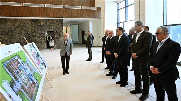 رئيس الوزراء يشهد بدء التشغيل التجاري لمحطة البحر الأحمر لتداول الحاويات رقم 1 (RSCT) بميناء السخنة.. مدبولي: يوم مهم في تاريخ الموانئ المصرية التي تحرص الدولة على تطويرها