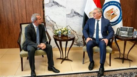 وزير البترول يتابع مع مسئولي "إيني" الإيطالية خطط زيادة الإنتاج وحفر آبار جديدة