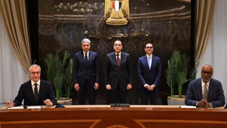 مدبولي يشهد توقيع اتفاقية مشروع "ريكسوس مركز التجارة العالمي بالقاهرة".. صور
