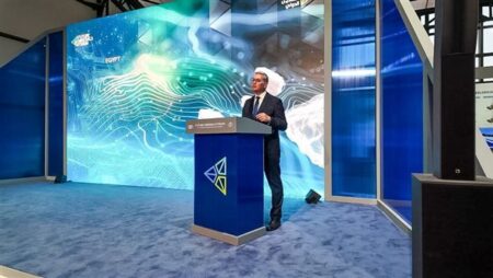 وزير البترول يفتتح جلسة الترويج للتعدين المصري بالمؤتمر الدولي بالرياض ويتفقد جناح القاهرة