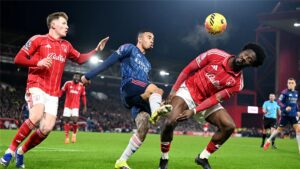 آرسنال يرفض هدية مانشستر سيتي ويكتفي بالتعادل مع نوتينجهام فورست في الدوري الإنجليزي