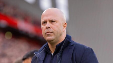 بطيء وممل.. سلوت يفجر غضب جماهير ليفربول بعد التعادل مع بيرنلي