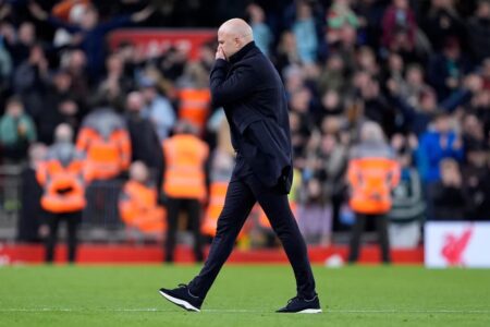 سلوت يرد على صافرات جماهير ليفربول بطريقته الخاصة ويصرّح: النتائج لا تعكس الحقيقة