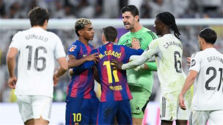 التوتر بين ريال مدريد وبرشلونة يثير قلق منتخب إسبانيا قبل كأس العالم