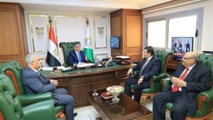 رئيس اتحاد القوة ومحافظ الجيزة يبحثان استعدادات مصر لاستضافة بطولة كأس العالم