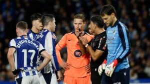 دي يونج ينتقد حكم مباراة برشلونة وريال سوسيداد: نظر لي باستعلاء ورفض التحدث للقائد