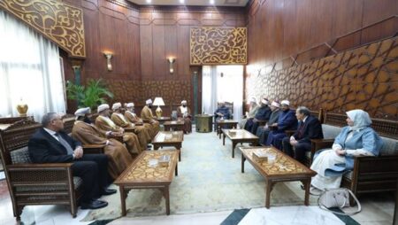 شيخ الأزهر يستقبل وزير الأوقاف العُماني ويبحثان تعزيز التعاون المشترك