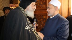 شيخ الأزهر يجري اتصالا هاتفيا بقداسة البابا تواضروس للاطمئنان على صحته