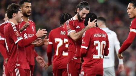 ليفربول يعرقل رحيل مهاجمه في يناير.. ومحمد صلاح يحسم مصيره