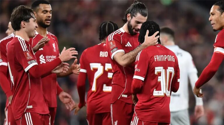 ليفربول يعرقل رحيل مهاجمه في يناير.. ومحمد صلاح يحسم مصيره