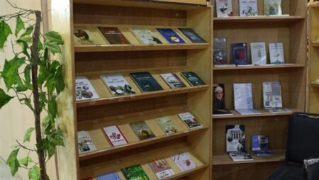 وكيل الأزهر ورئيس قطاع المعاهد الأزهرية يتفقدان جناح الأزهر بمعرض القاهرة الدولي للكتاب