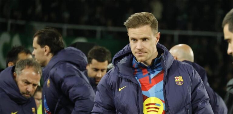 تير شتيجن يجري الكشف الطبي مع ناديه الجديد تمهيدًا لرحيله