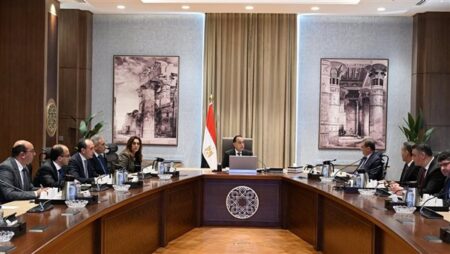 رئيس الوزراء يستعرض إجراءات التعامل مع الحيوانات الضالة