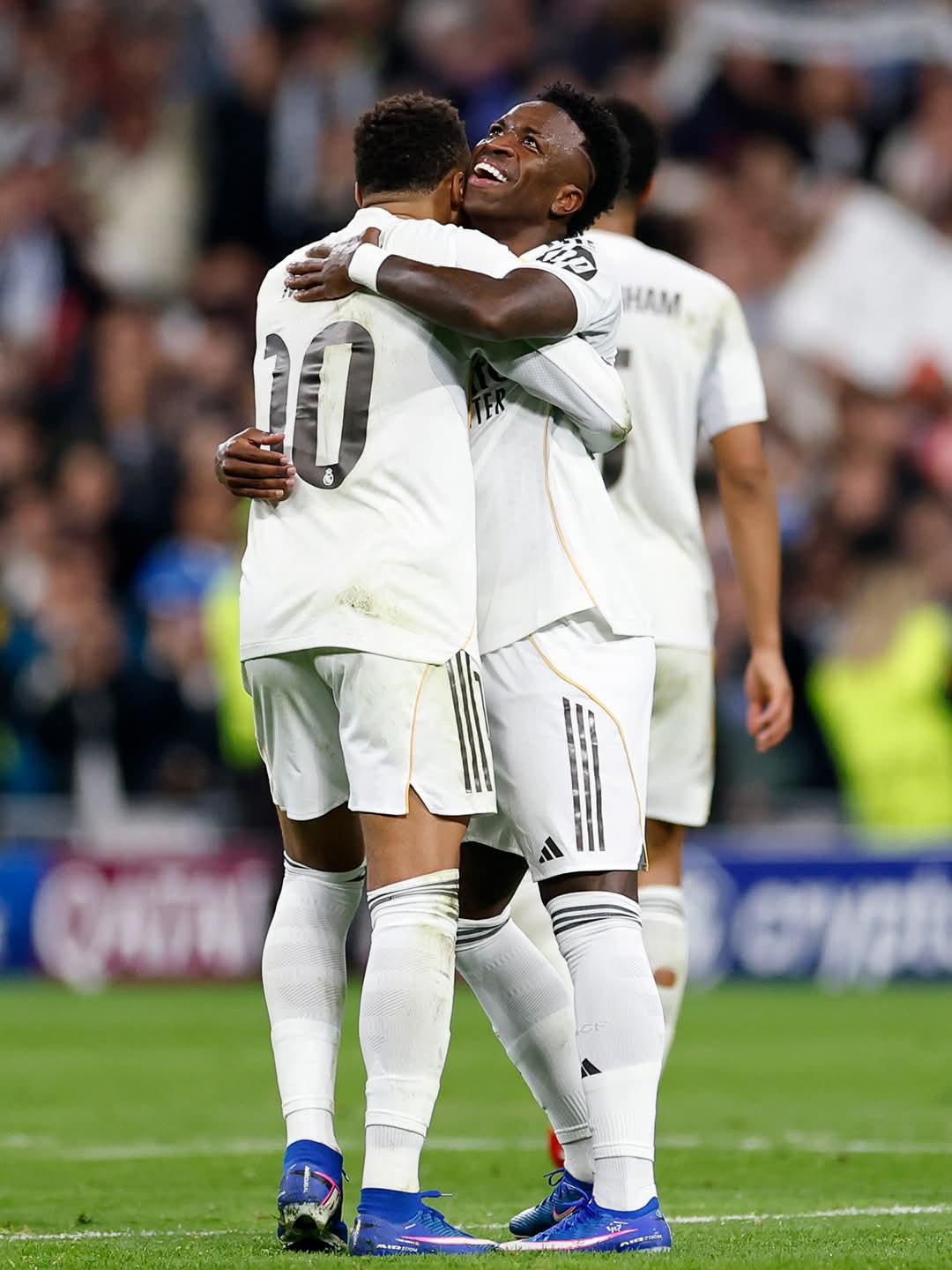 ريال مدريد يكتسح موناكو بسداسية ويصعد لوصافة دوري الأبطال