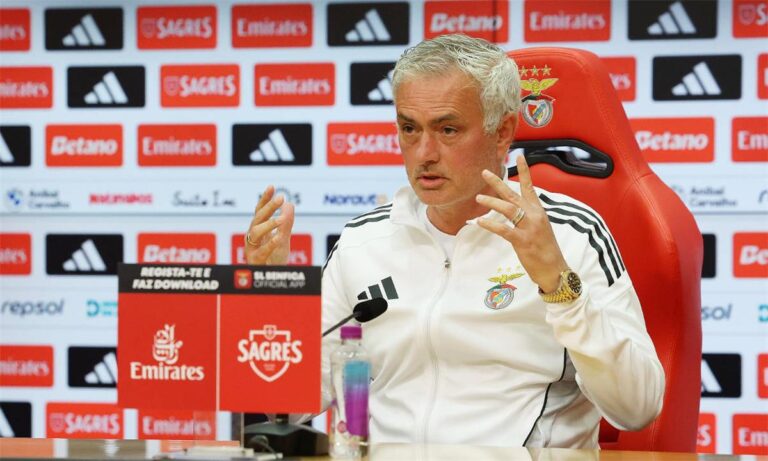 مورينيو يكسر صمته ويسخر من شائعات عودته إلى ريال مدريد مورينيو يكسر صمته ويسخر من شائعات عودته إلى ريال مدريد