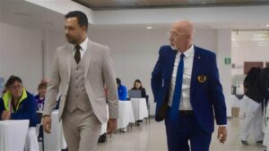 محمد شعبان يحاضر مع مسئولي الاتحاد العالمي للتايكوندو في معسكر الحكام الدولي