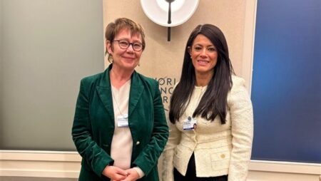 وزيرة التخطيط تواصل لقاءاتها الثنائية بالمنتدى الاقتصادي العالمي “دافوس” 2026 وزيرة التخطيط تواصل لقاءاتها الثنائية بالمنتدى الاقتصادي العالمي "دافوس" 2026