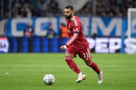محمد صلاح يغري سلوت قبل مباراة ليفربول وبورنموث