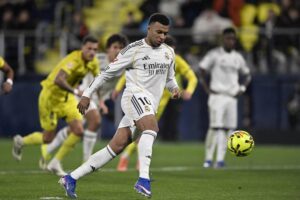 فيديو | مبابي يوضح حقيقة تعمده إهداء ضربة جزاء بانينكا لـ إبراهيم دياز