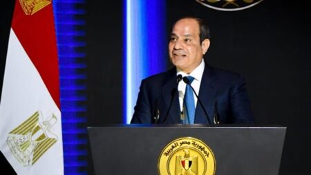 من غزة إلى السودان.. السيسي يقود جهود السلام ويواجه تحديات ليبيا والبحر الأحمر والمياه